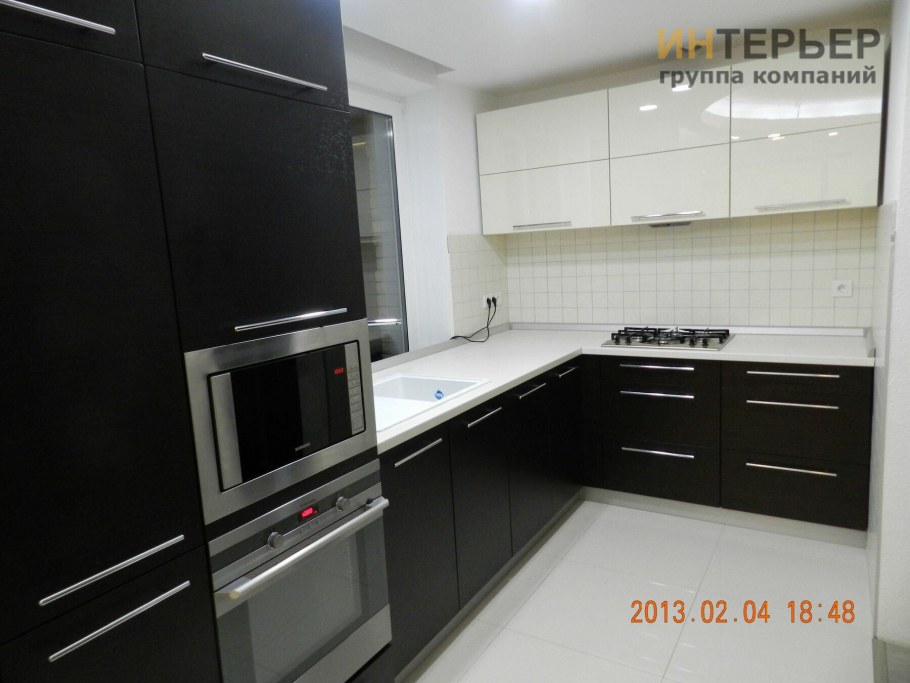 Кухня белый глянец и венге угловая