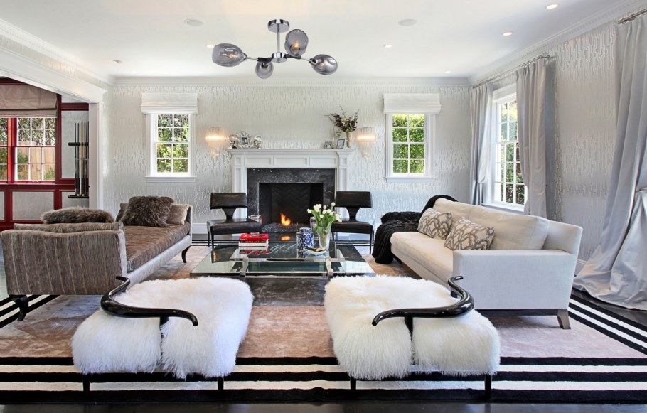 Гостиная с двумя диванами