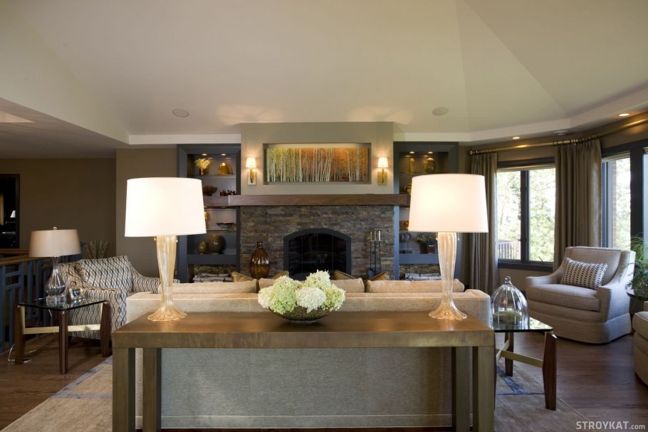 Гостиная столовая с камином