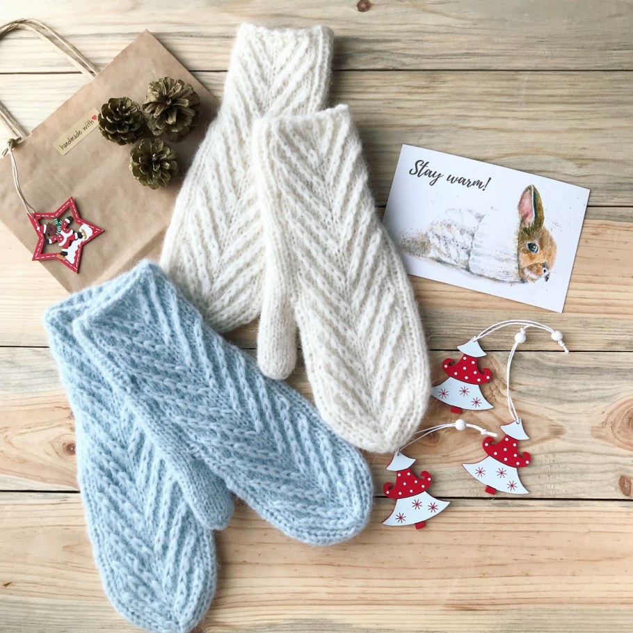 Вязаные варежки из альпаки