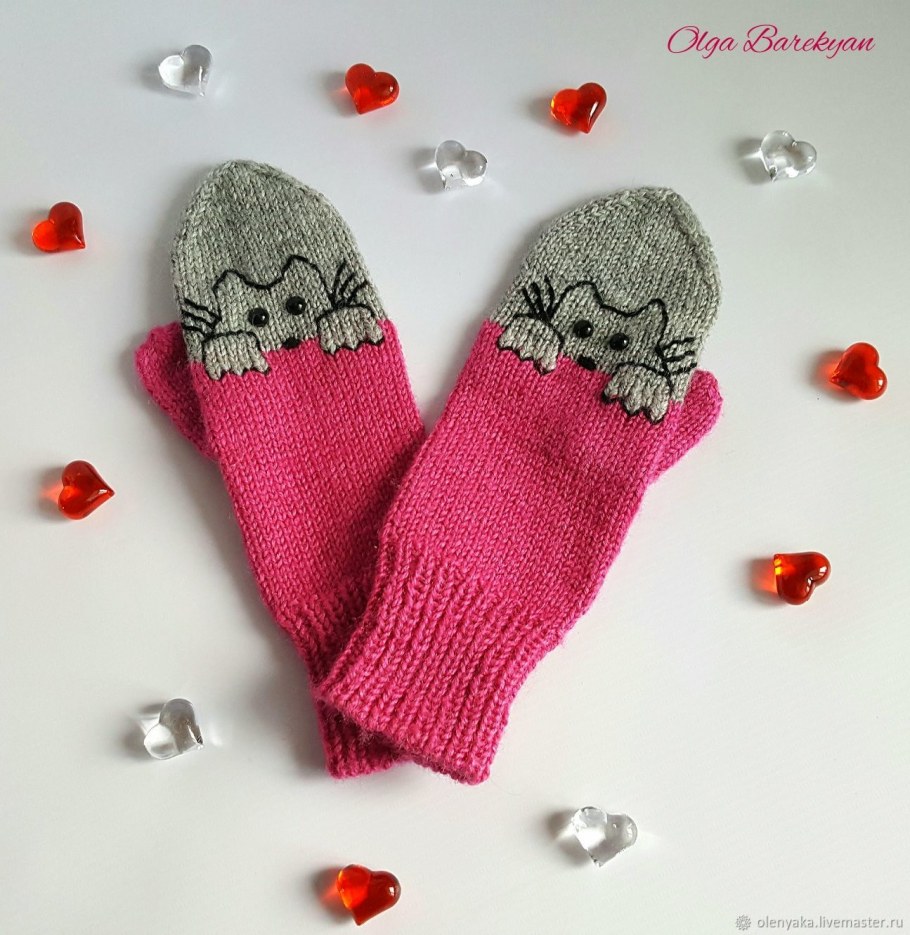 Варежки с кошечкой