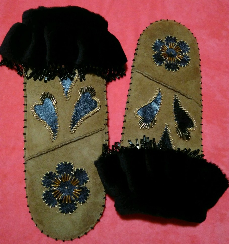 Украшение рукавиц