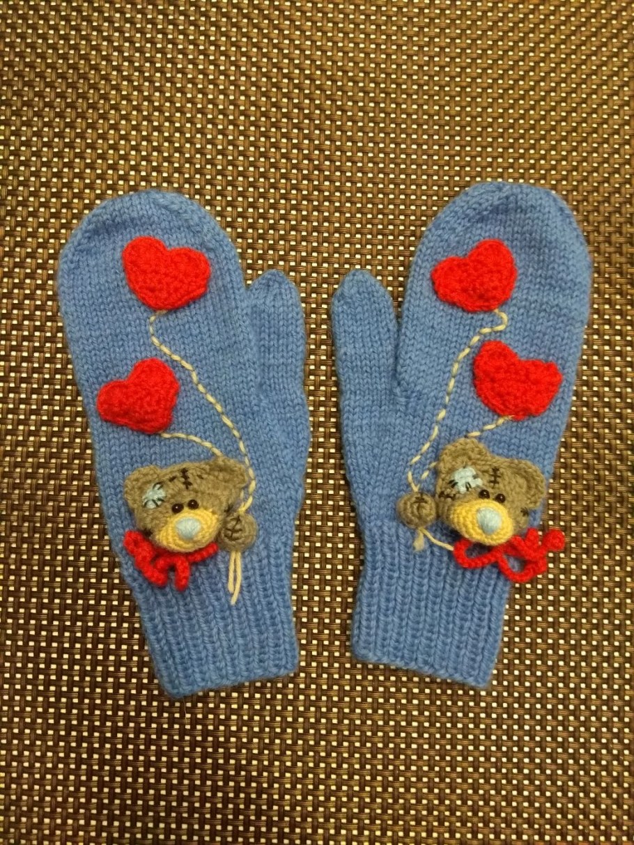 Вязаные детские варежки