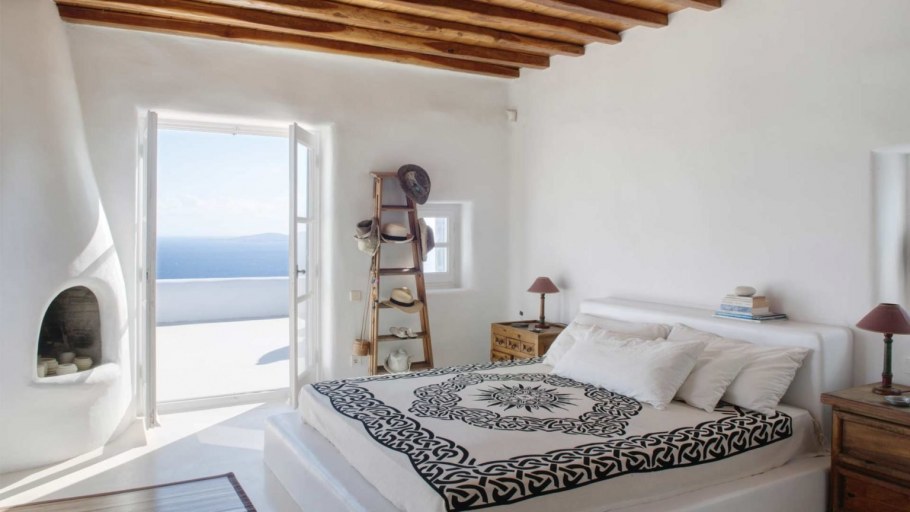 Кровать в средиземноморском стиле