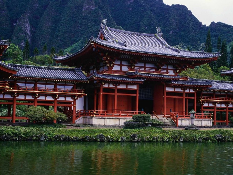 Золотая пагода Япония