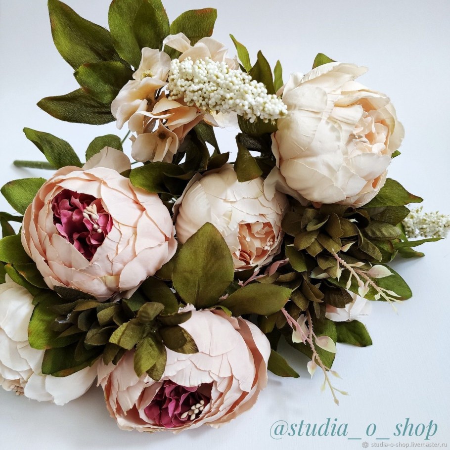 Искусственные букеты для интерьера