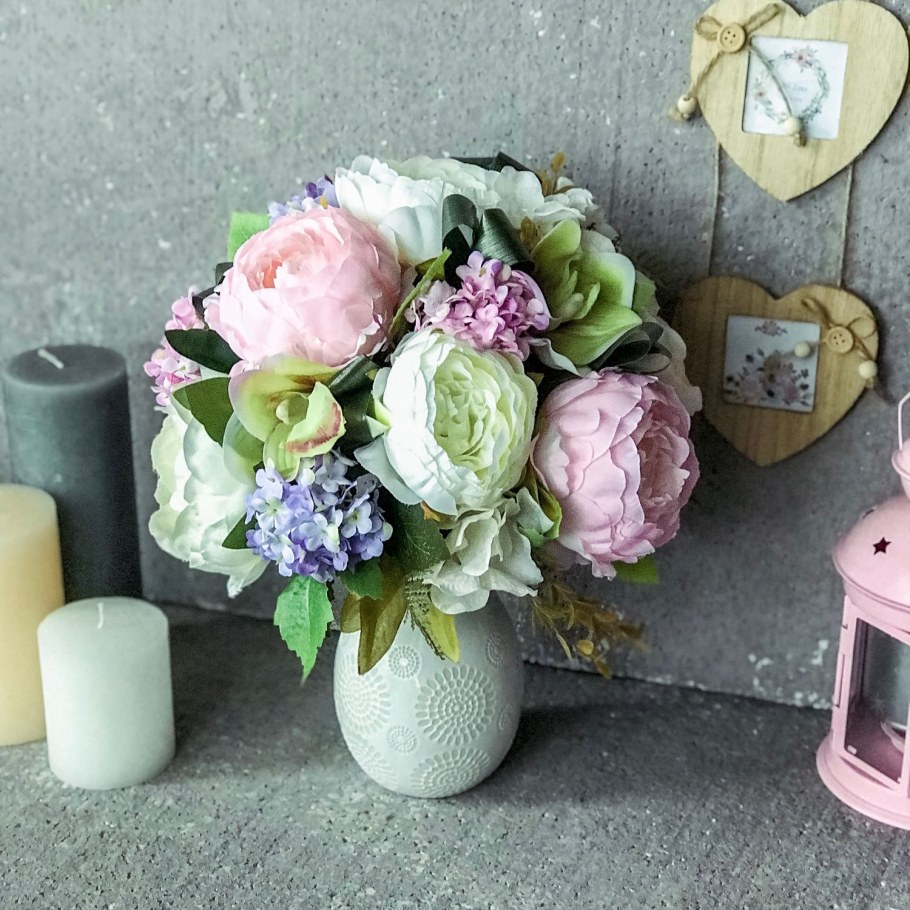 Композиция из пионов