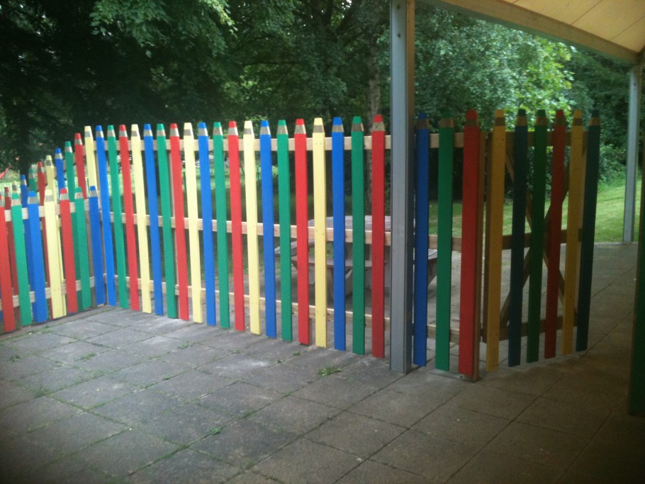 Деревянный забор карандашом