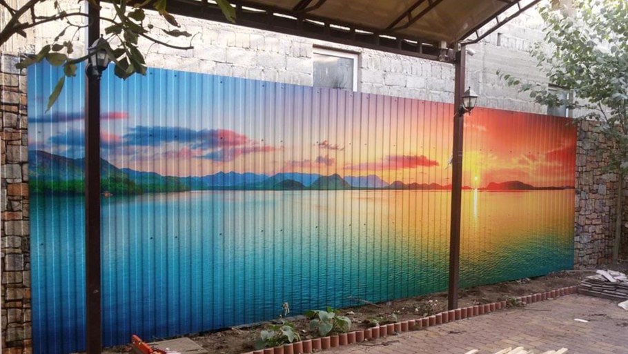 Разрисованный забор