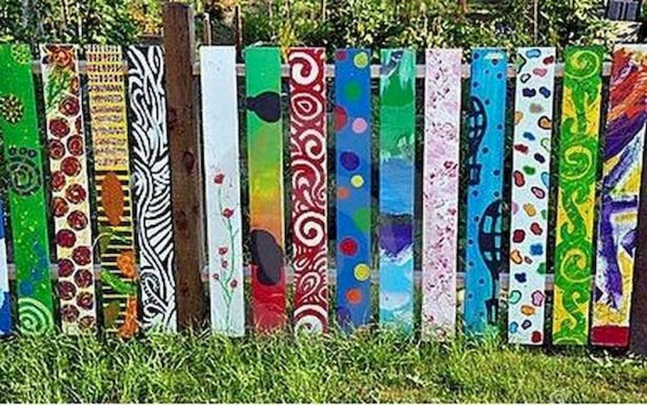 Оригинальная покраска забора