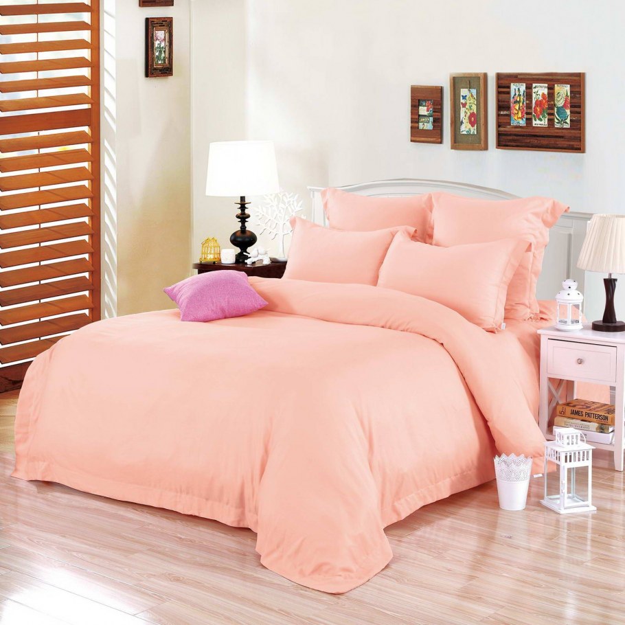 Спальня в персиковых тонах