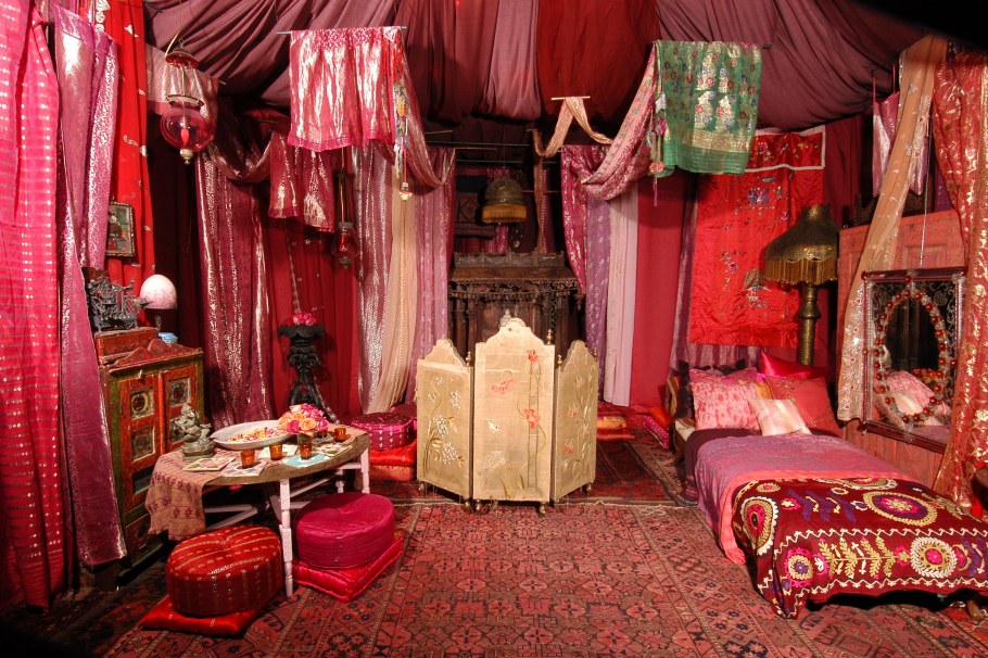 Стиль Барокко бордо в интерьере