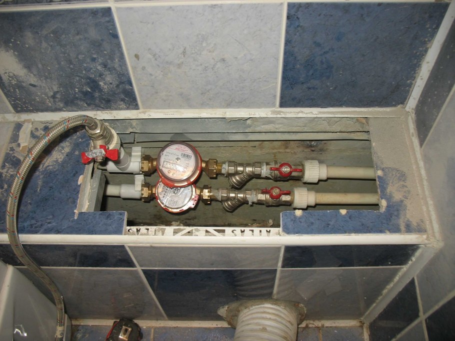 Счетчик воды в туалете