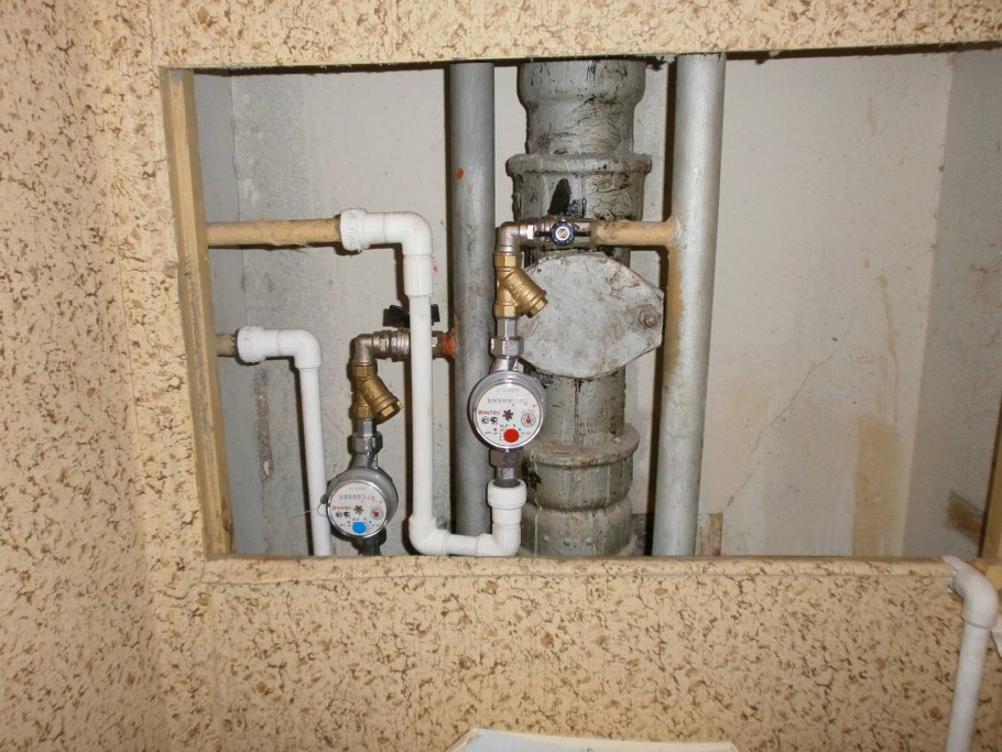 Монтаж счетчиков воды в квартире