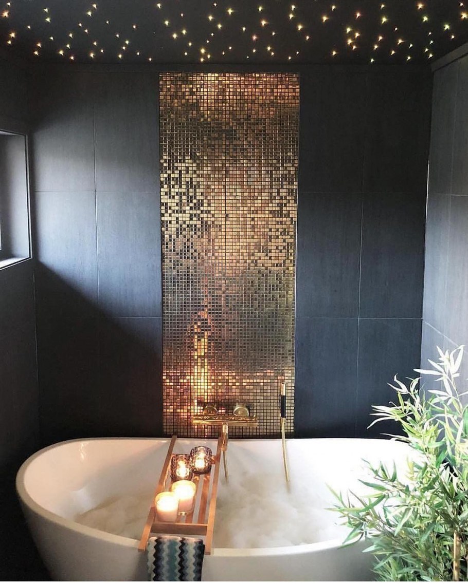 Ванная черная с золотом