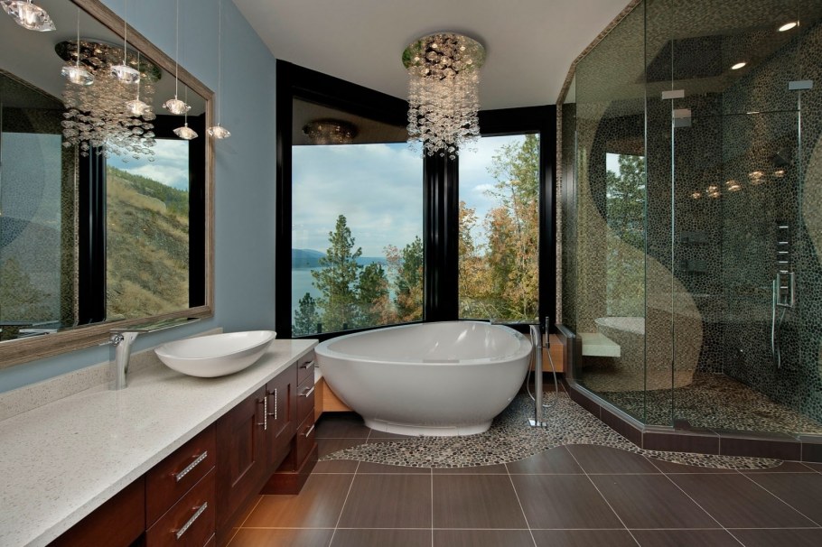 Люстра над ванной