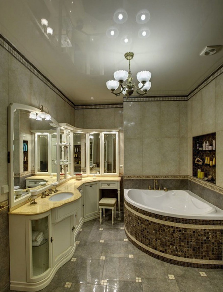 Большая ванная комната в классическом стиле