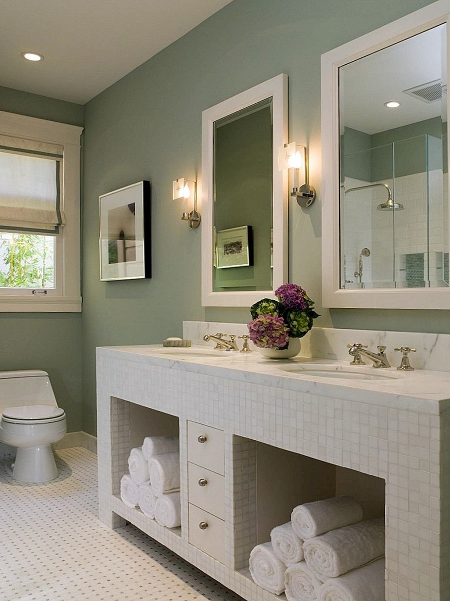 Окрашенная ванная комната