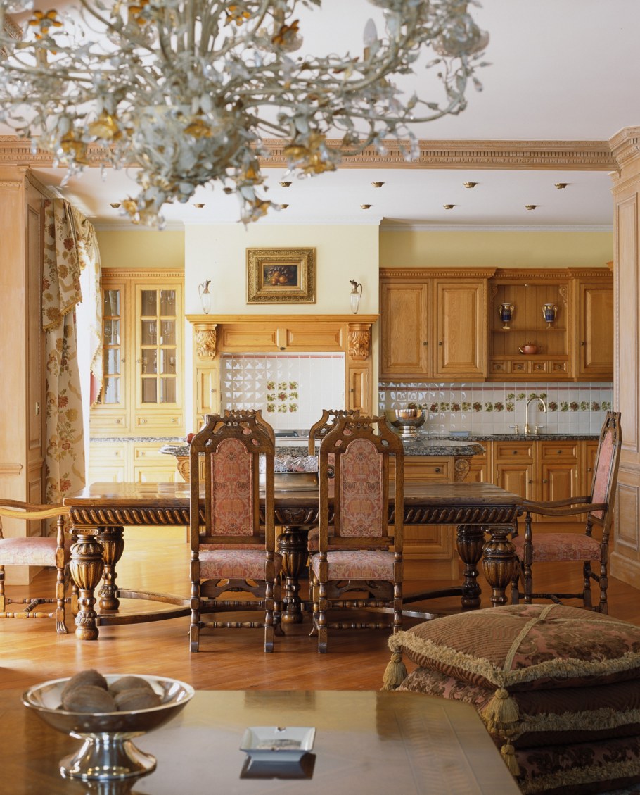 Диван в пентхаусе