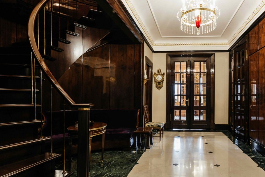 Роскошный дворец Мугабе