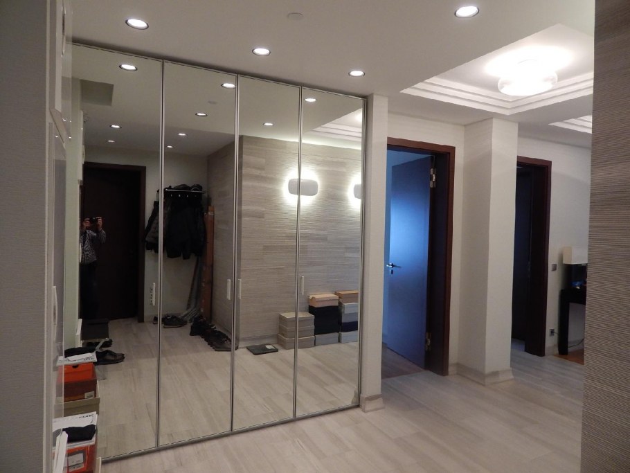 Проекты прихожей в квартире справа