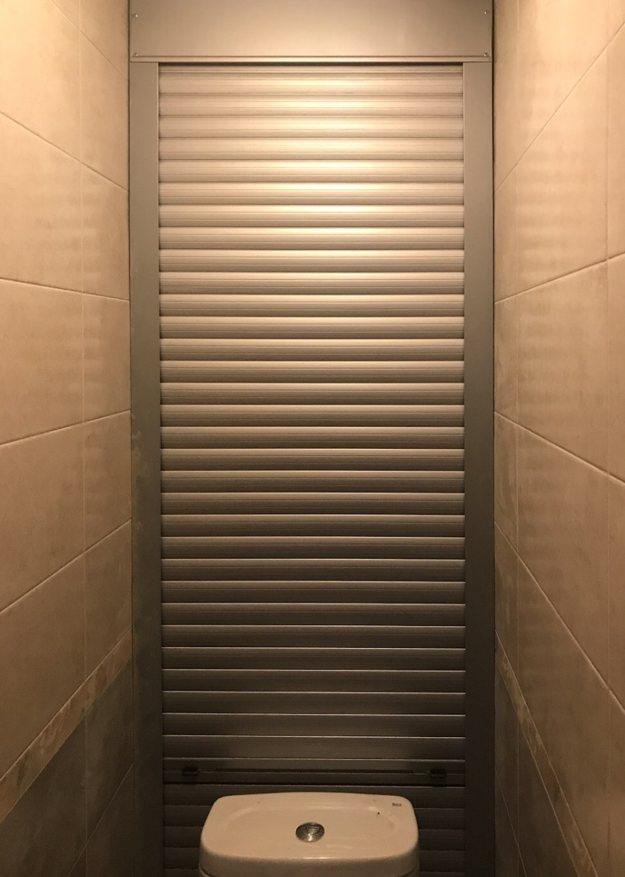 Рольставни в санузел от DOORHAN
