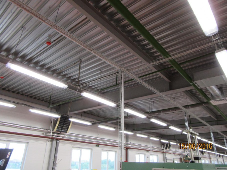 Монтаж освещения в производственных помещениях
