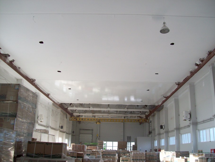 Подвесной потолок в производственном помещении