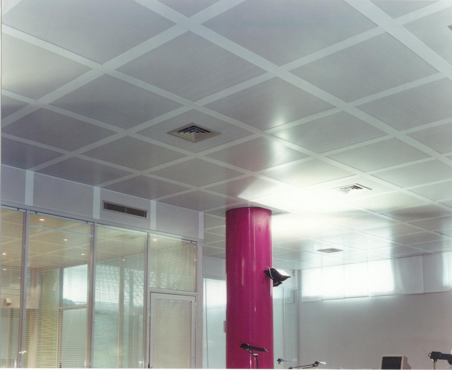 Подвесной потолок алюминиевый квадратом