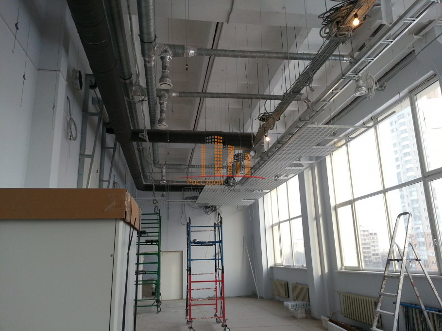 Инженерные коммуникации потолок