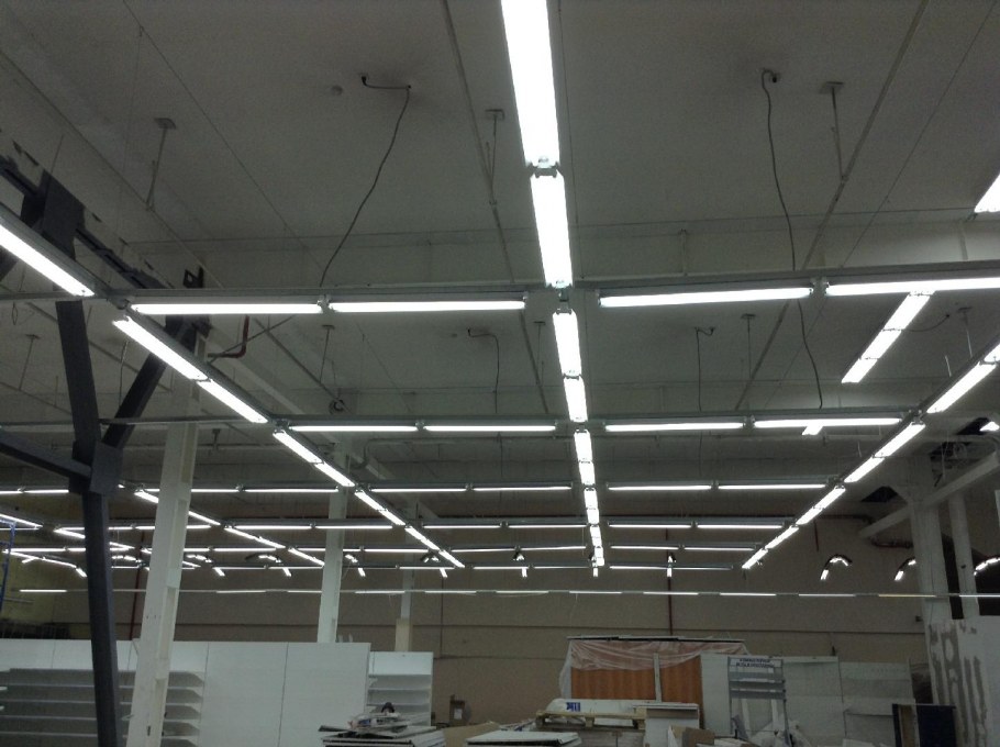 Монтаж светильников на кабельный лоток