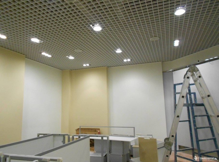 Отделка стен в торговом помещении