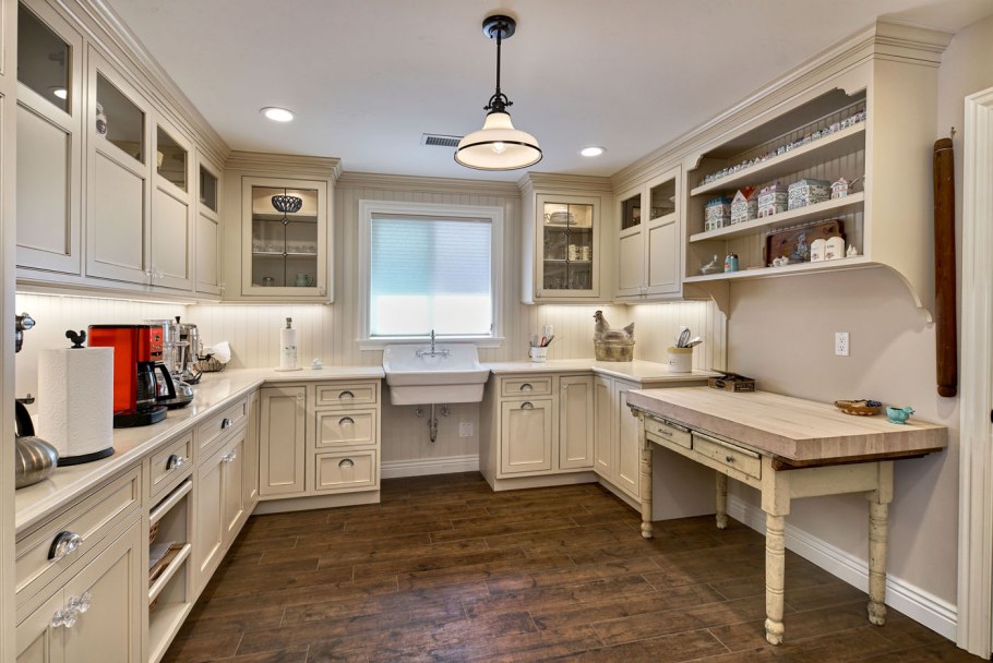 Рабочий кабинет на кухне