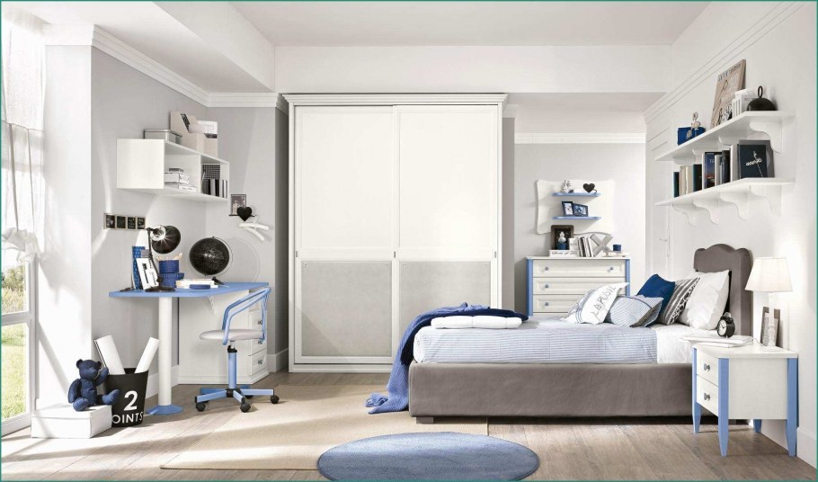 Серые стены в комнате подростка