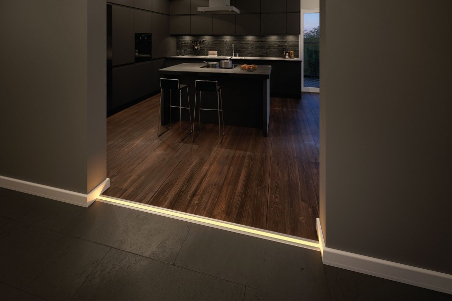 РГБ лента в комнате