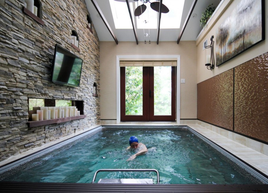 Маленький бассейн в доме