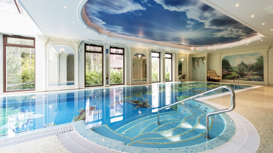 Бассейн в доме