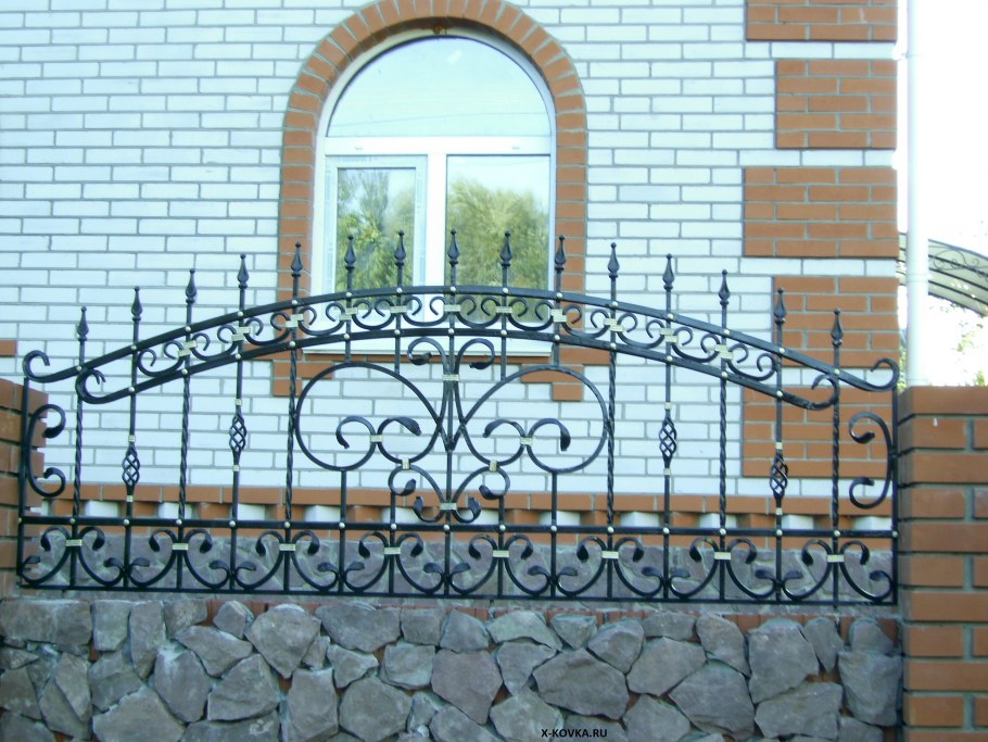 Кованый забор невысокий
