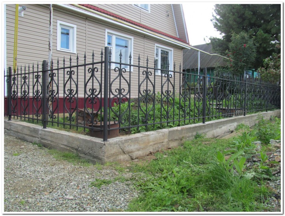 Палисадник металлический перед домом
