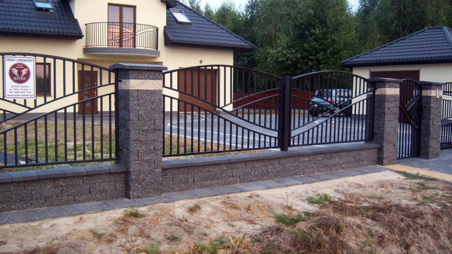 Ограждение коттеджа