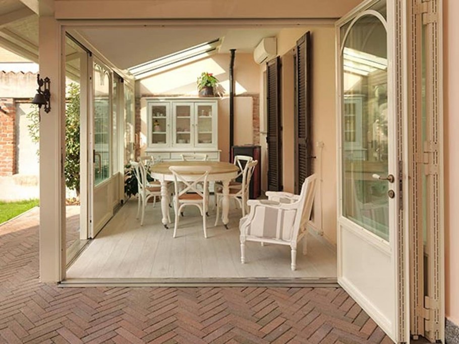 Веранда в стиле Прованс остекленная