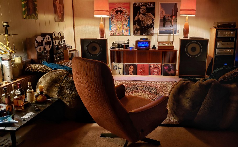 Комната в неоновом стиле для подростка