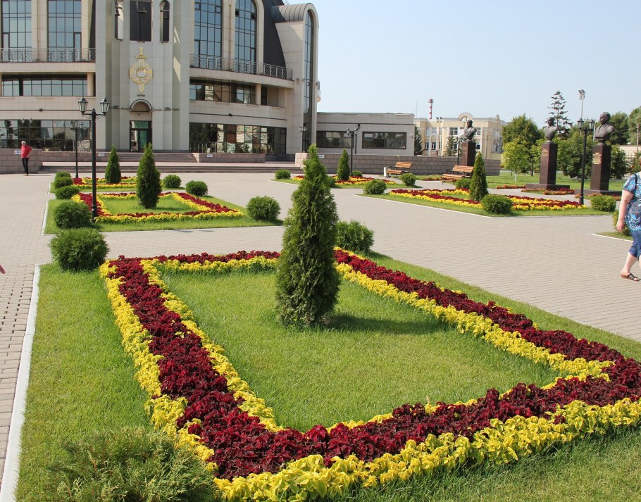 Администрация города Нальчик клумбы