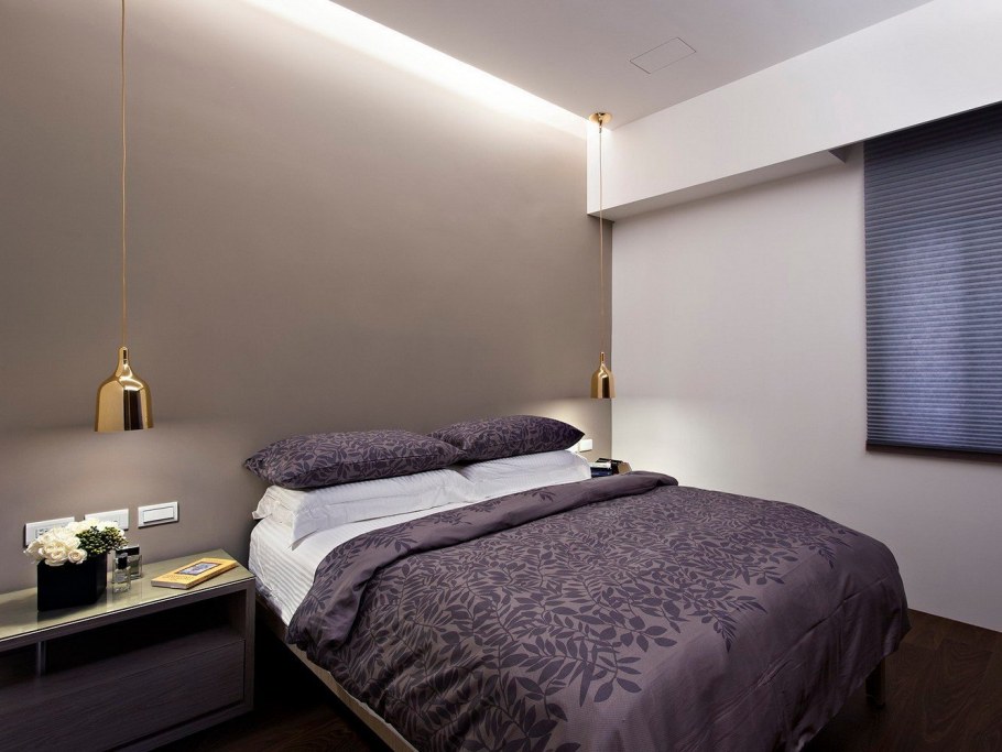 Светильник над компьютерным столом