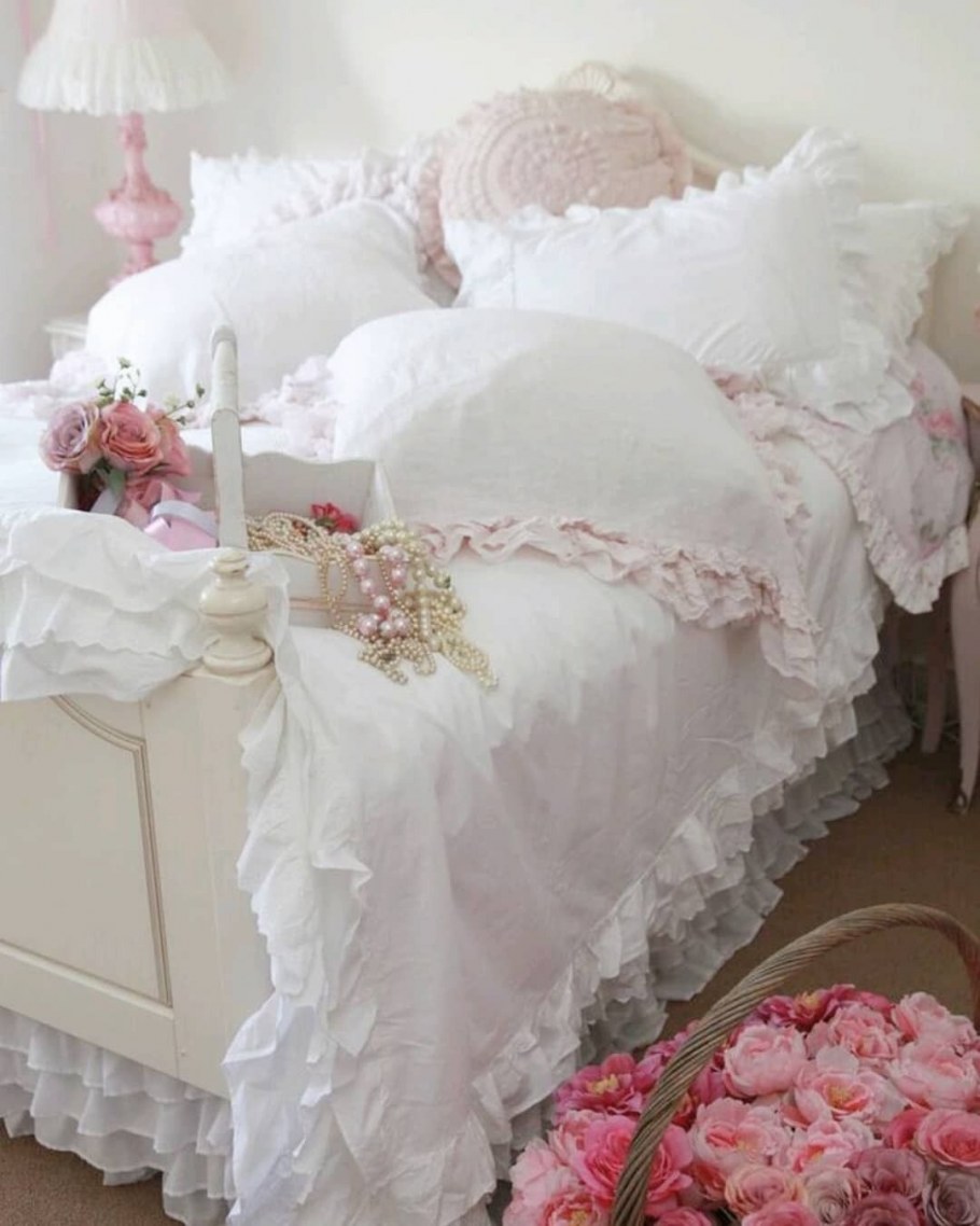 Подзор в стиле шебби Шик