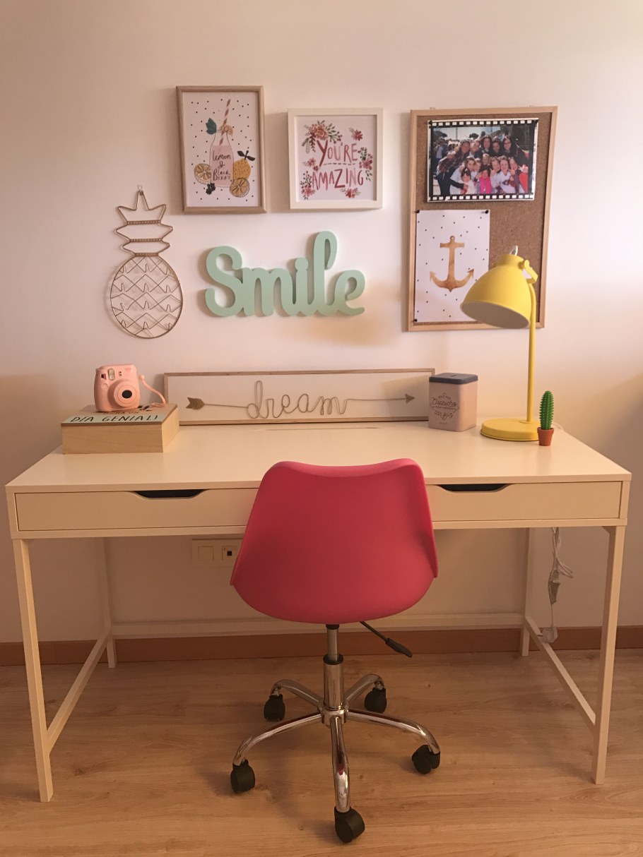 Декорация письменного стола