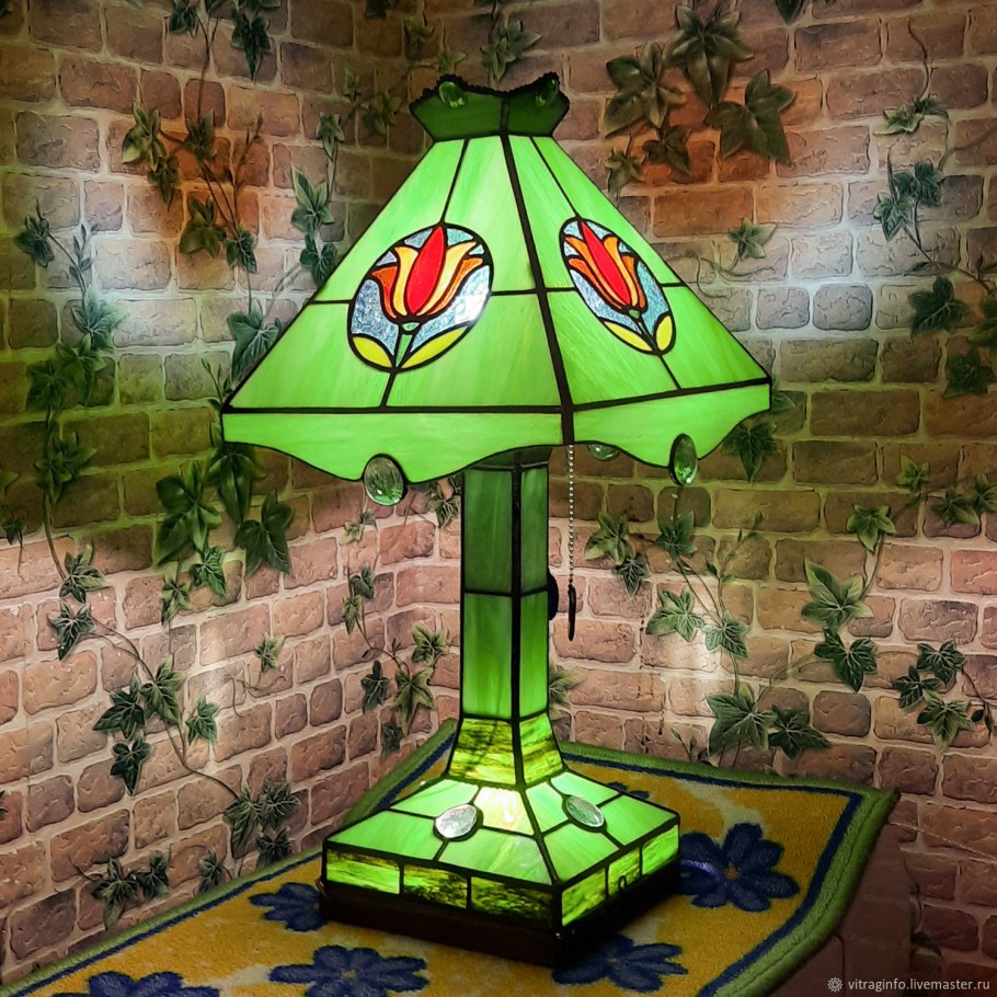 Четырехгранная лампа Тиффани
