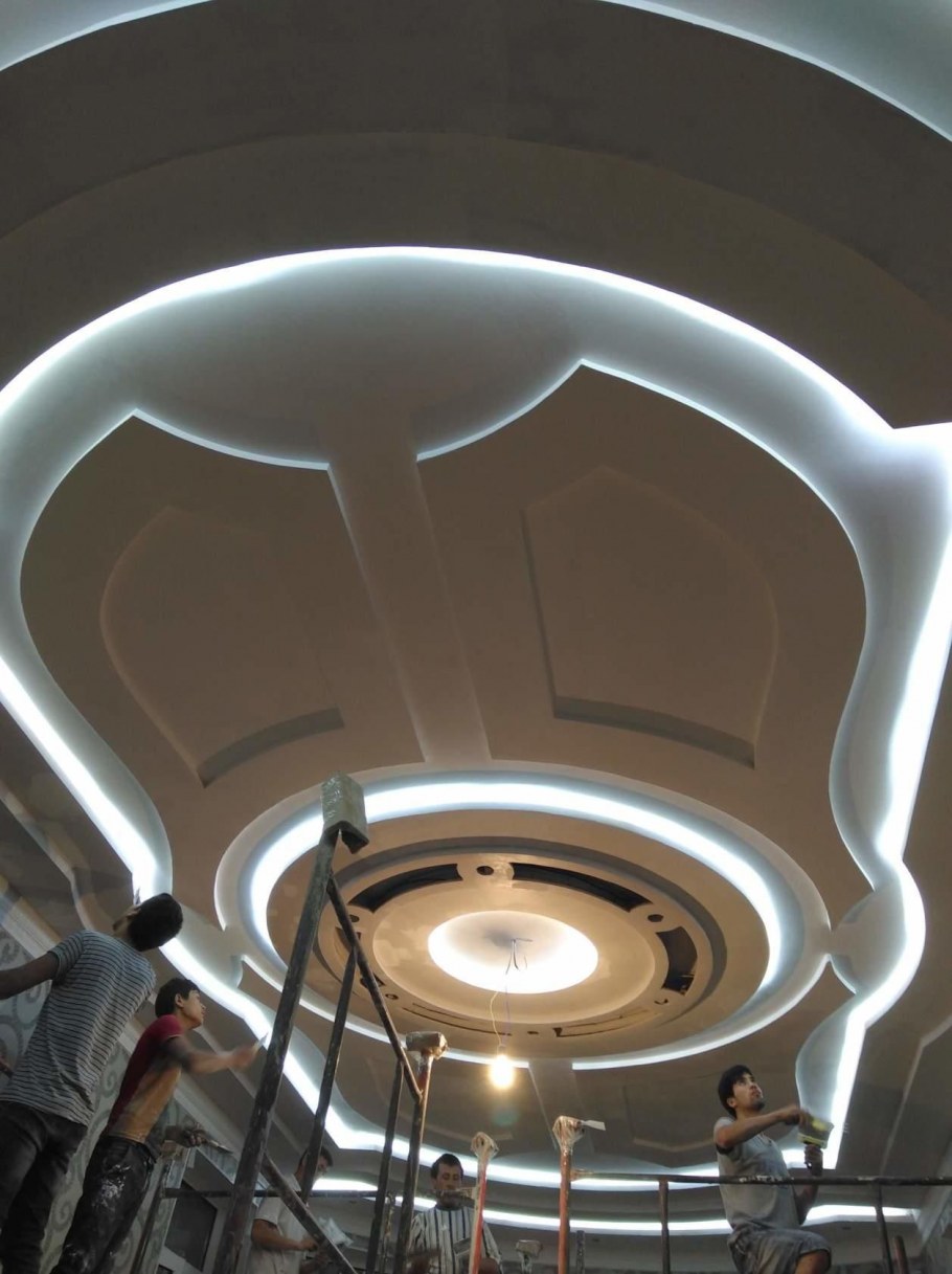 Фигурный потолок для зала