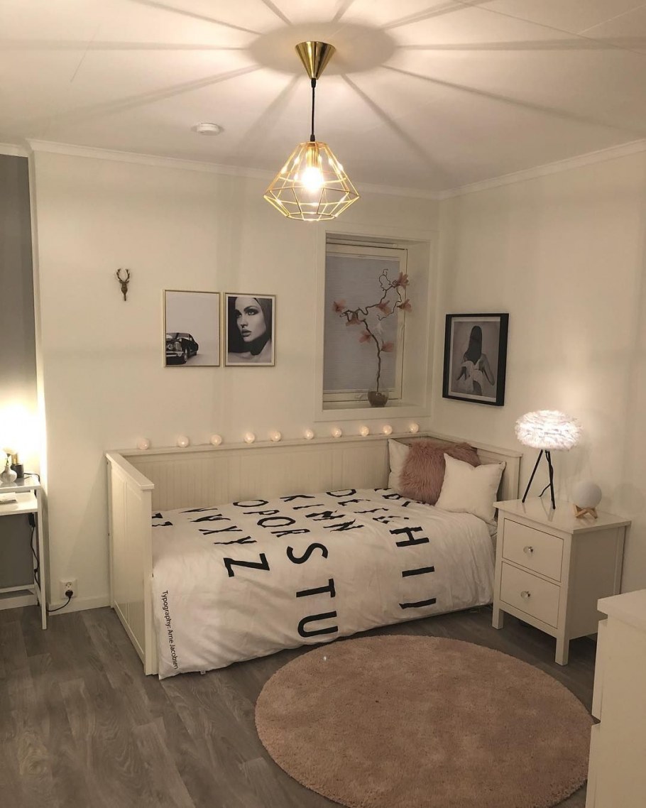 Подростковая комната в бежевых тонах