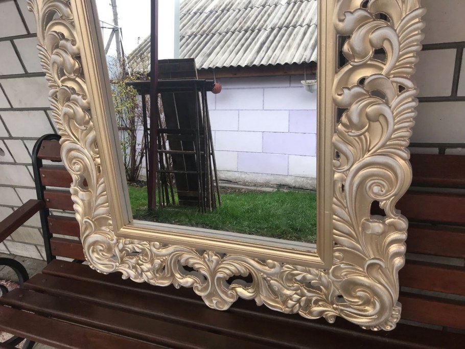 Резные зеркала из дерева